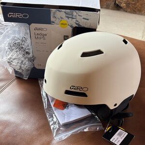 Giro Ledge MIPS Helmet in Stone